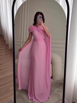 Elegant European and American Slim Fit Sleeveless Winter Evening Dress 2026