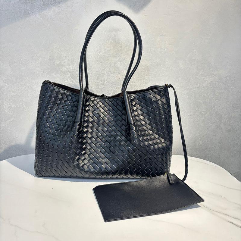Cowhide hand-woven bag, tote bag, genuine leather French casual portable premium sense bag, shoulder messenger women's bag