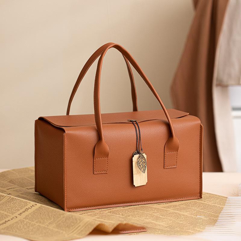 

Elegant Imitation Leather Gift Box Perfect for Weddings Anniversaries and Special Occasions Comes with Carrying Handles 17x17x16CM&1 коричневый