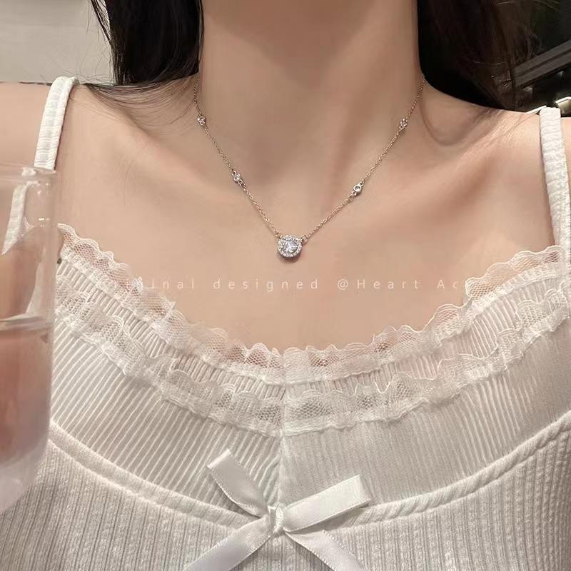 Temperament Versatile Simple Neck Chain Women's Design Sense Fashion Pendant Clavicle Chain