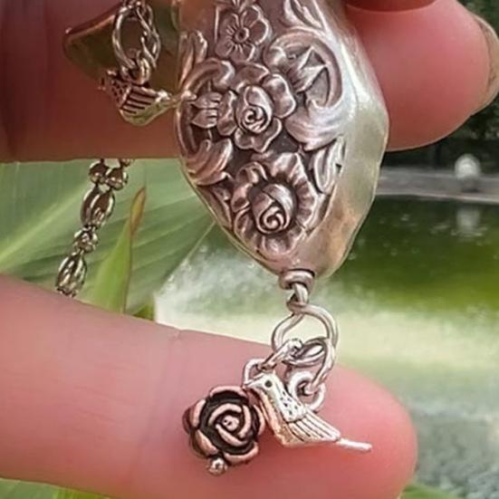 Birdhouse Necklace Retro Birdhouse Pendant Necklace Hypoallergenic Birdhouse Necklace for Casual Wear Street Party