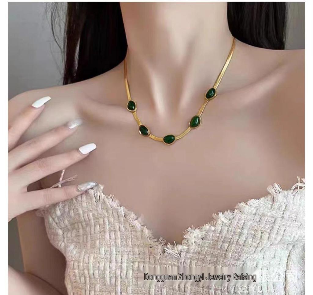 Elegant Korean Micro-Inlaid Titanium Necklace - Luxurious Women's Clavicle Chain, Non-Fading, Unique Minority Design.
