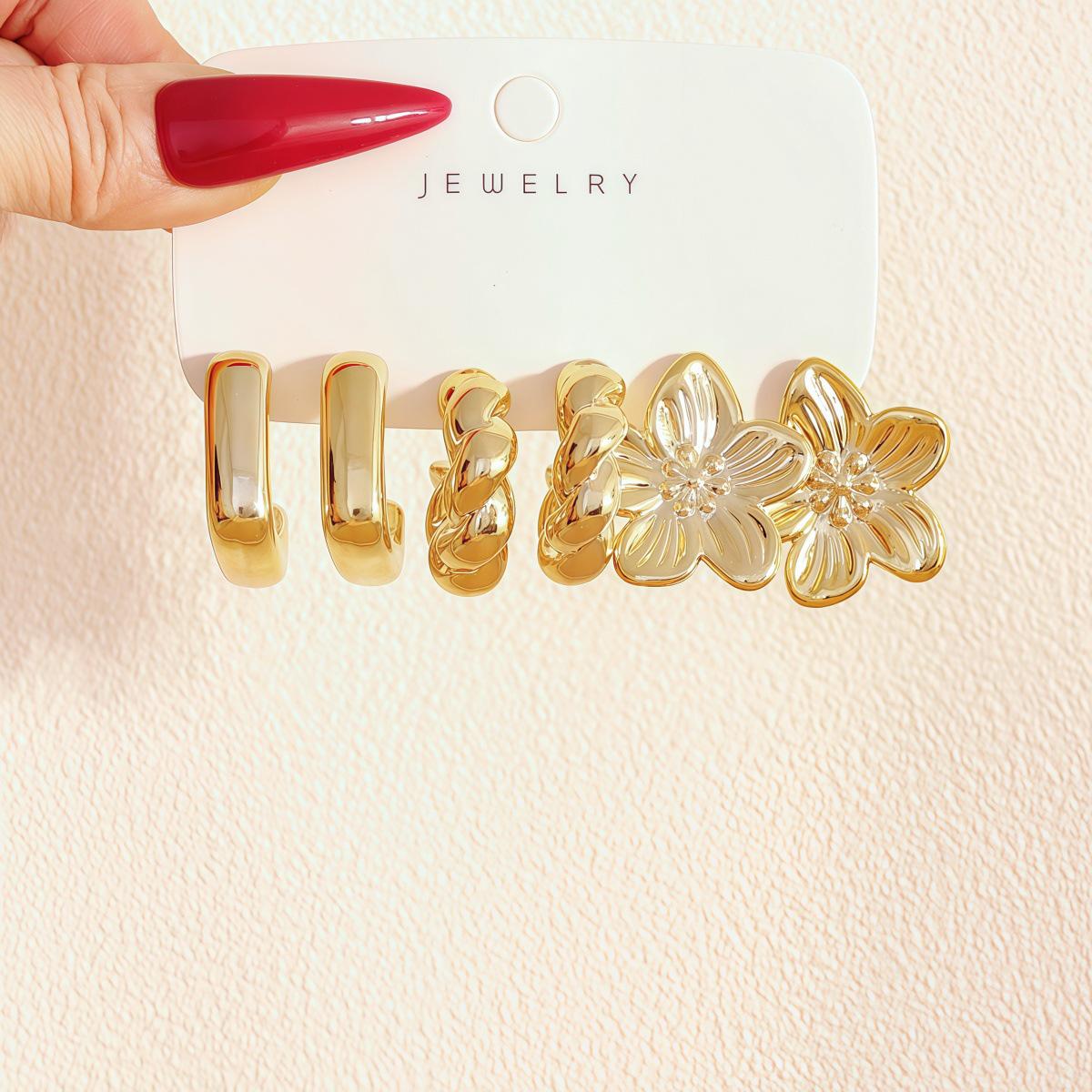 Gold Petal-Threaded C-Shaped Earrings: Modern & Bold Jewelry for Women