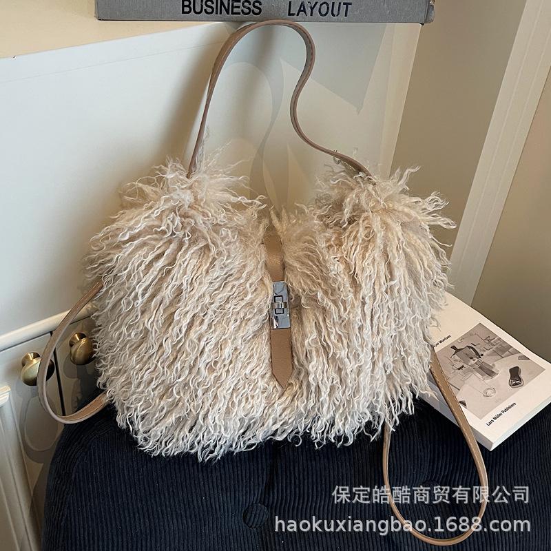 Niche Design Plush Bag Women's 2025 New Messenger Bag Single Shoulder Underarm Bag Autumn and Winter Popular Plush Bag