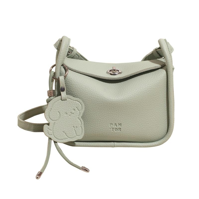 Korean version of simple fashion sense messenger small square bag women 2025 spring new commuter portable versatile small bag