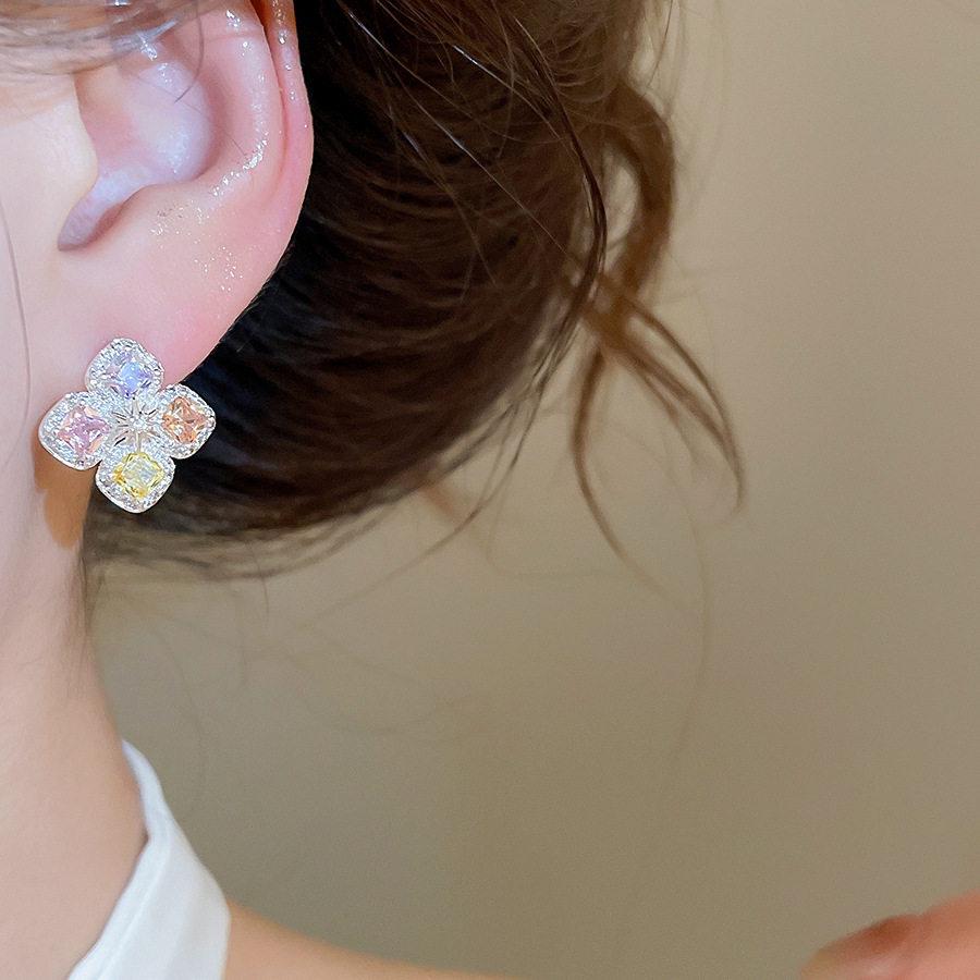 2026 Zirconia Flower Stud Earrings: Ultra-Sparkling, Silver Needle, Fresh Sweet Style, Light Luxury Jewelry