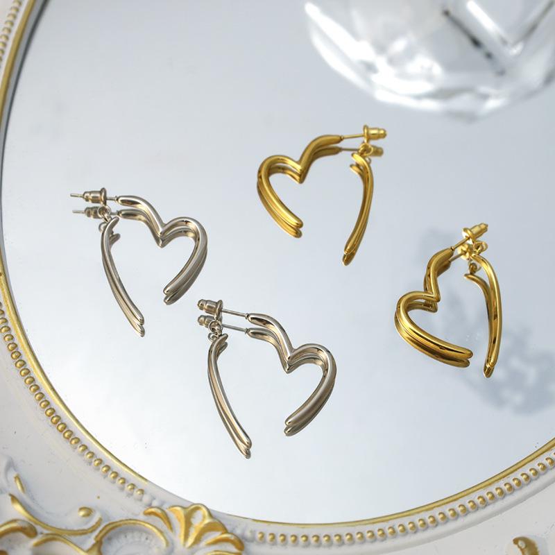 Gold Heart Earrings Light Luxury Titanium Steel Earrings Niche Design Peach Heart Stud Earrings