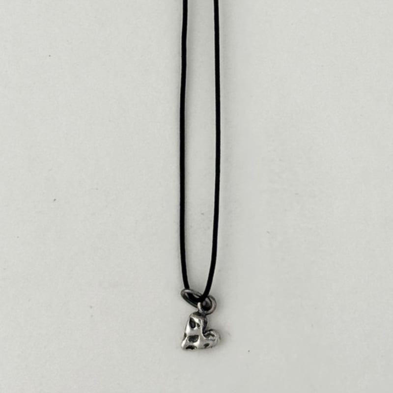 TO.STONE Mellow Heart Necklace, oil painting (black string)