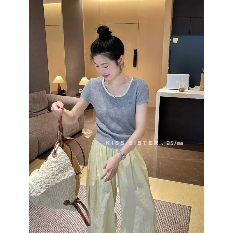 A Stylish Round-neck Knitted Short-sleeved, Front-shoulder T-shirt with A Thin Back and A Small Blouse with A Cutout Exude A High-end Vibe for Women