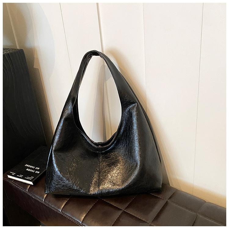 

Большая вместительная женская сумка осень-зима 2024 года, новая универсальная сумка для покупок через плечо, простая сумка для отдыха и поездок на работу чёрный