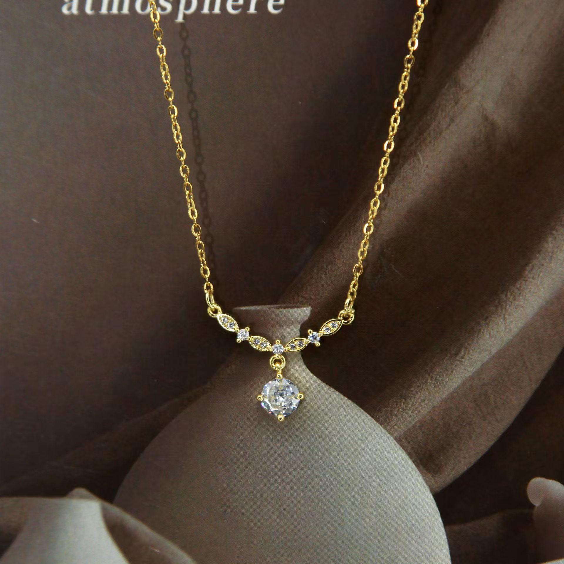 Яркое ожерелье женский дизайн простой и универсальный темперамент циркон кулон ключичная цепочка