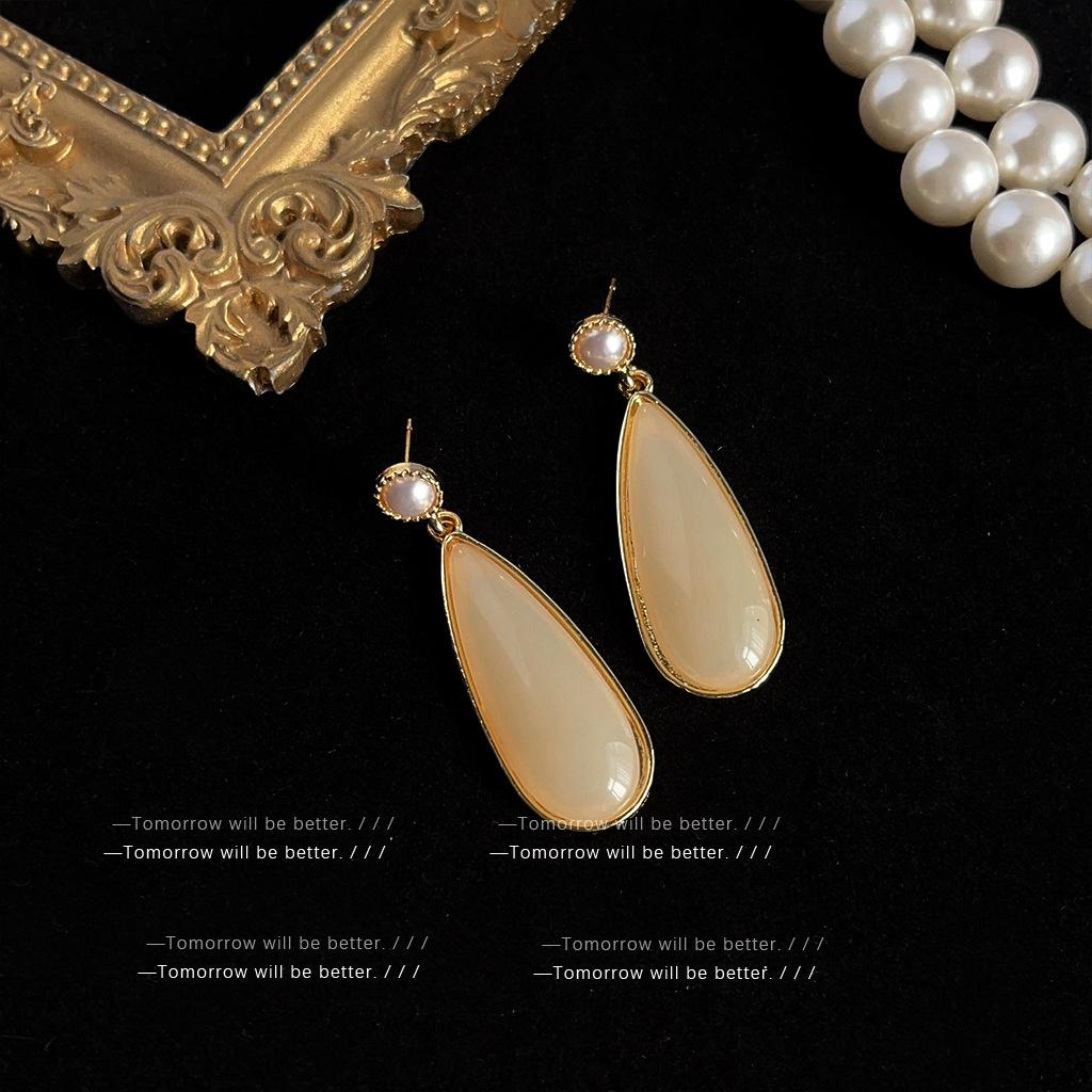Mid-Century Vintage Stud Earrings: Trendy Literary Style in Light Luxury Fashion
