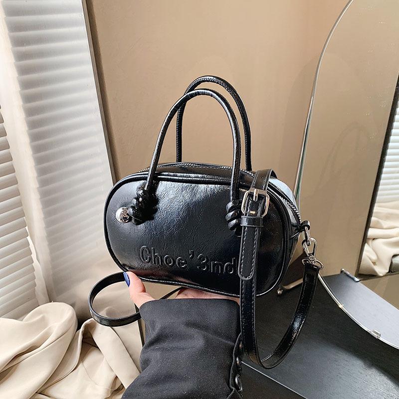 Small Bag Women's New Versatile Retro Shoulder Messenger Bag Popular Portable Small Square Bag