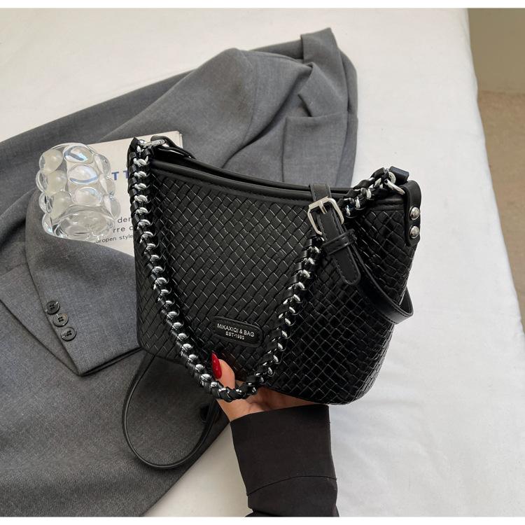 

Tide casual women s fashion single shoulder oblique span bag, high-end sense niche simple temperament women s bag чорний