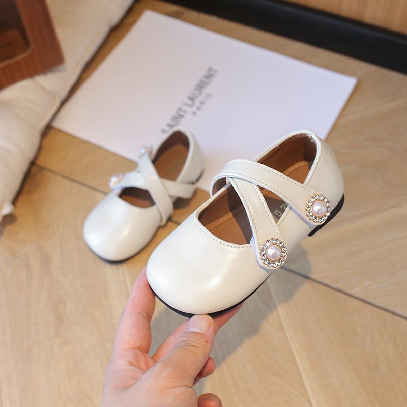 2024 Podzim Nové Dívčí Dětské Křížové Retro Dětské Mokasíny Roztomilé Princeznovské Boty z Měkké Podrážky Kožené Boty Malá Princezna Ležérní Boty