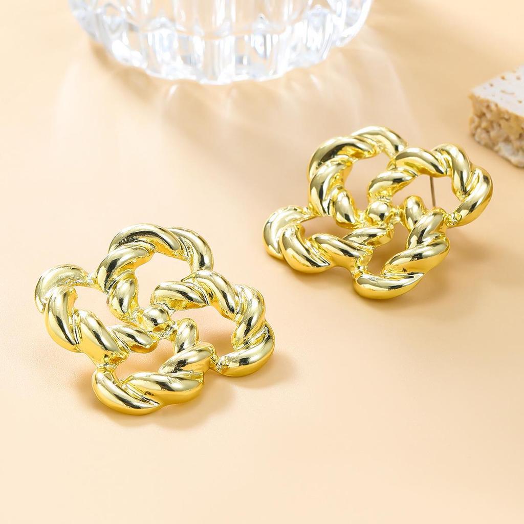 European and American Style Twisted Alloy Flower Earrings - Women's Fashion Jewelry