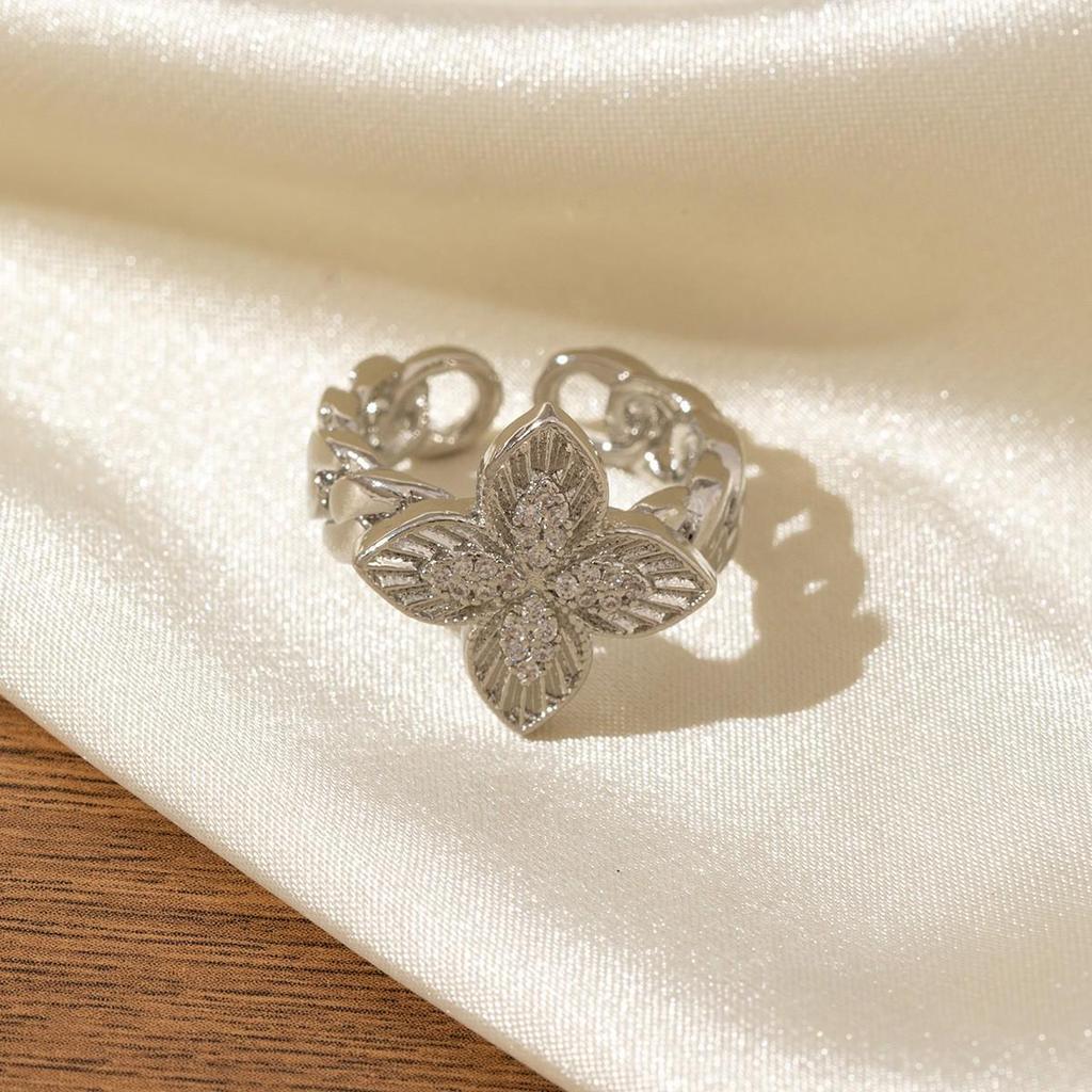 Hollow Rhombus Two-Tone Diamond-Studded Four-Leaf Clover Zirconia Ring for Women