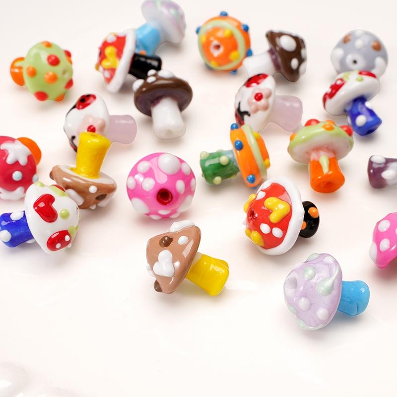 1 pezzo [17x16mm] Perline a forma di fungo in Vetro Colorato Dipinte a Mano Perline Fungo Tridimensionali Accessori Fai da Te per Gioielli Fatti a Mano