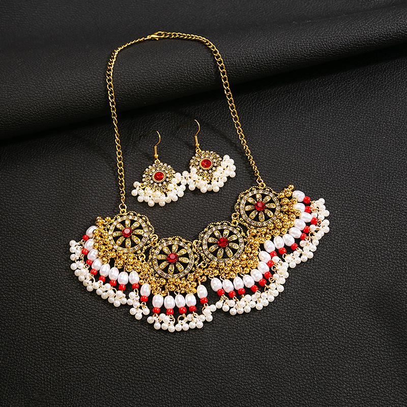 Retro Metal Exaggerated Earrings Necklace Set, French Luxury Heavy Industry Fan-Shaped Full Diamond Pearl Necklace.