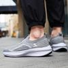Flygande vävda sportskor med mjuk sula och andningsförmåga damskor 2025 höst nya utrikeshandel fritidsskor herrskor en pedal