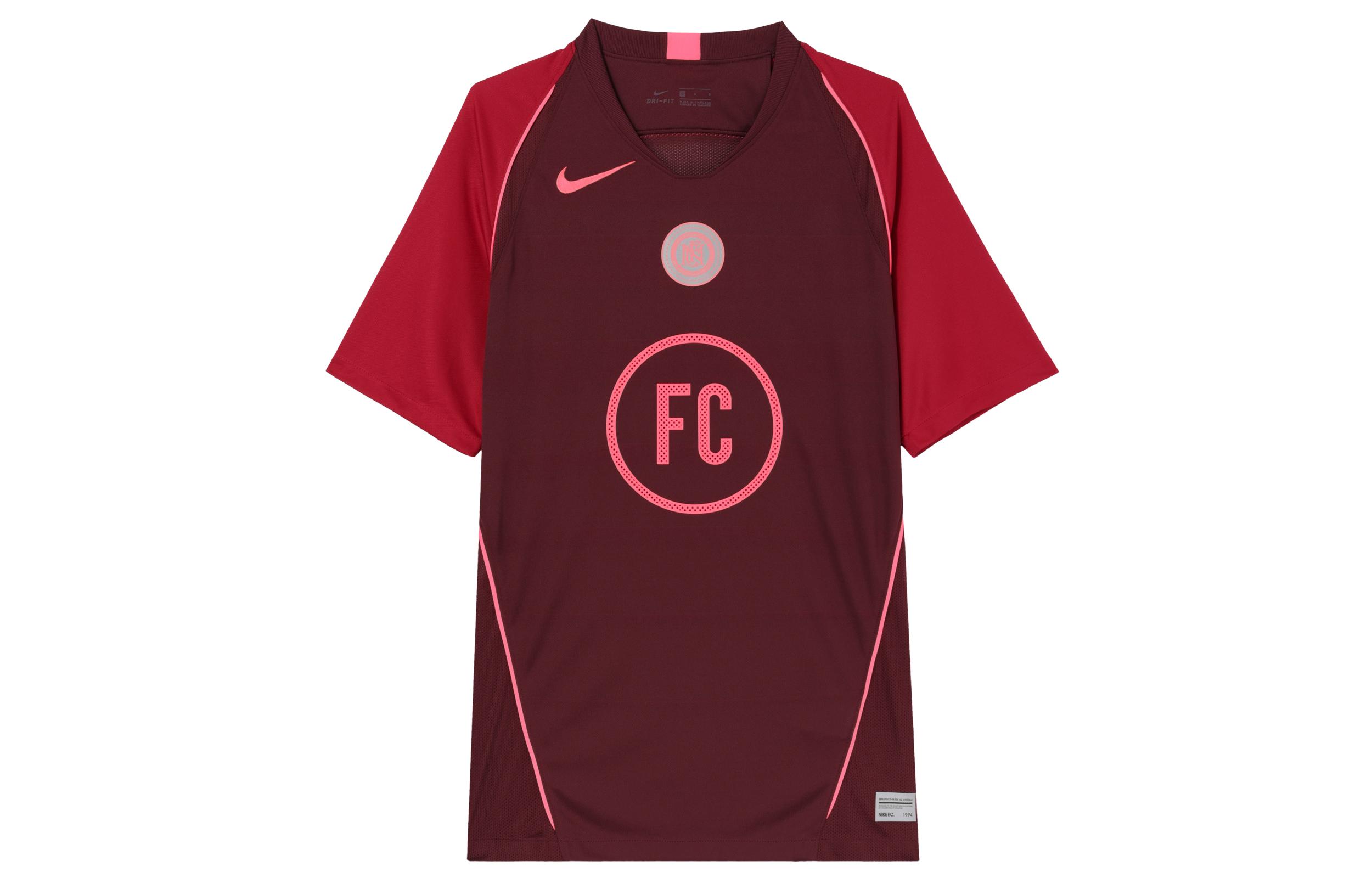 Nike T Shirts Men s Dark Red Crew Neck Moderate AT6018-681 M