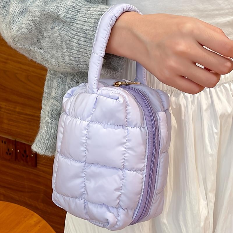 

Quilted Polyester Makeup Bag, Large Capacity, Unisex-Adult, Portable Handheld Organizer, Unscented, Fashionable Grid Pattern фиолетовый