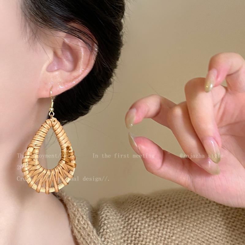 Wooden Rattan Straw Earrings Women's New Bohemian Vacation Style Earrings Exaggerated Face Small Stud Earrings