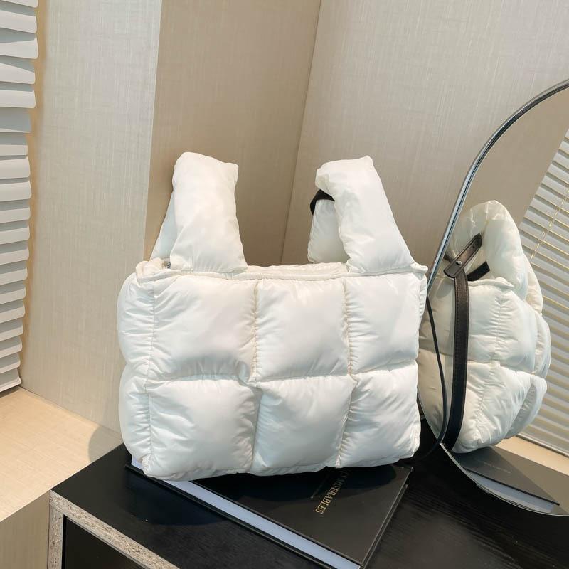 

Trendy Soft Down Handbags and Women s Cotton-padded Jacket Bags Are Fashionable білий