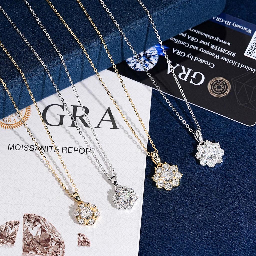 Elegant Moissanite Flower Necklace: 1 Carat 8 Hearts & Arrows Cut, Light Luxury Clavicle Chain, European & American Style.