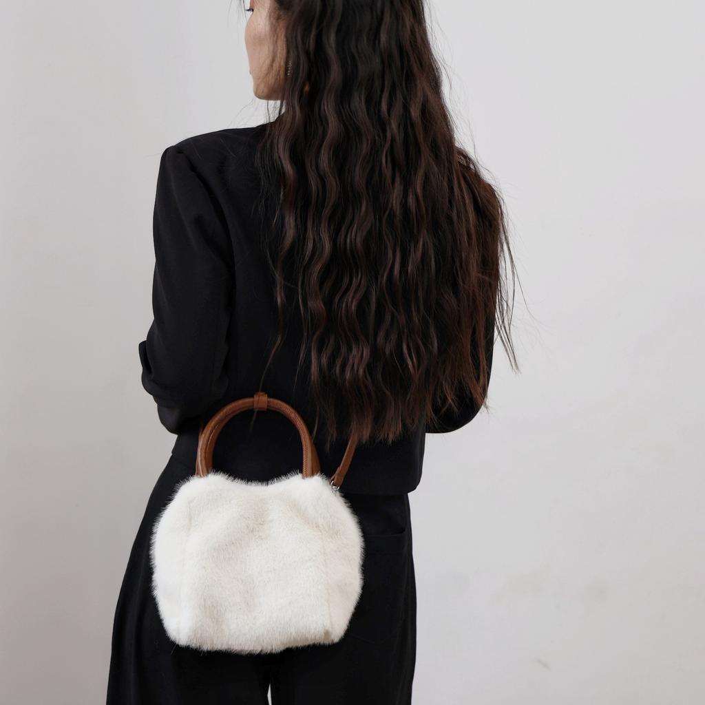 Soft Plush Women's Handle Shoulder Bags Simple Classic Faux Fur Female Purse Crossbody Bag Fall Winter Luxury Furry Handbags