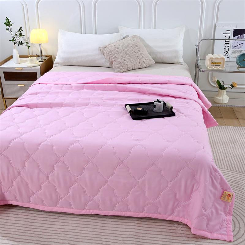 Lightweight Summer Quilt for Home, Dorm & AC Use - Single or Double, Machine Washable Blanket