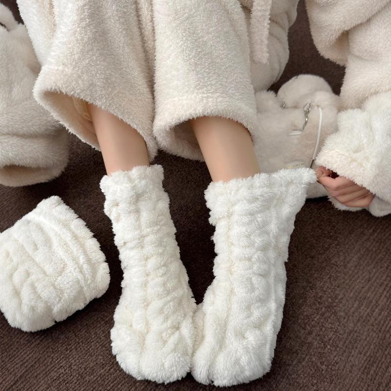 Coral fleece sleeping socks to keep warm and cold, socks for sleeping at night, women's fleece thickened loose autumn and winter stacking socks