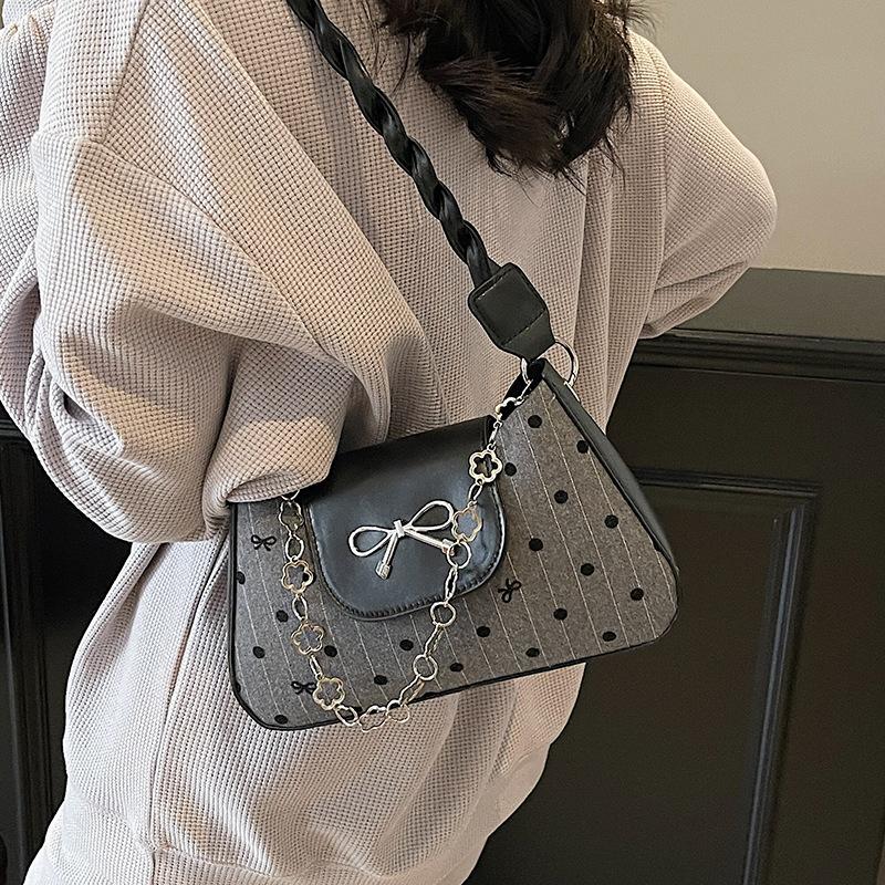 Sac de niche haut de gamme pour femmes Nouveau sac tendance à porter sous le bras pour femmes Ins Sac à bandoulière polyvalent à la mode pour femmes