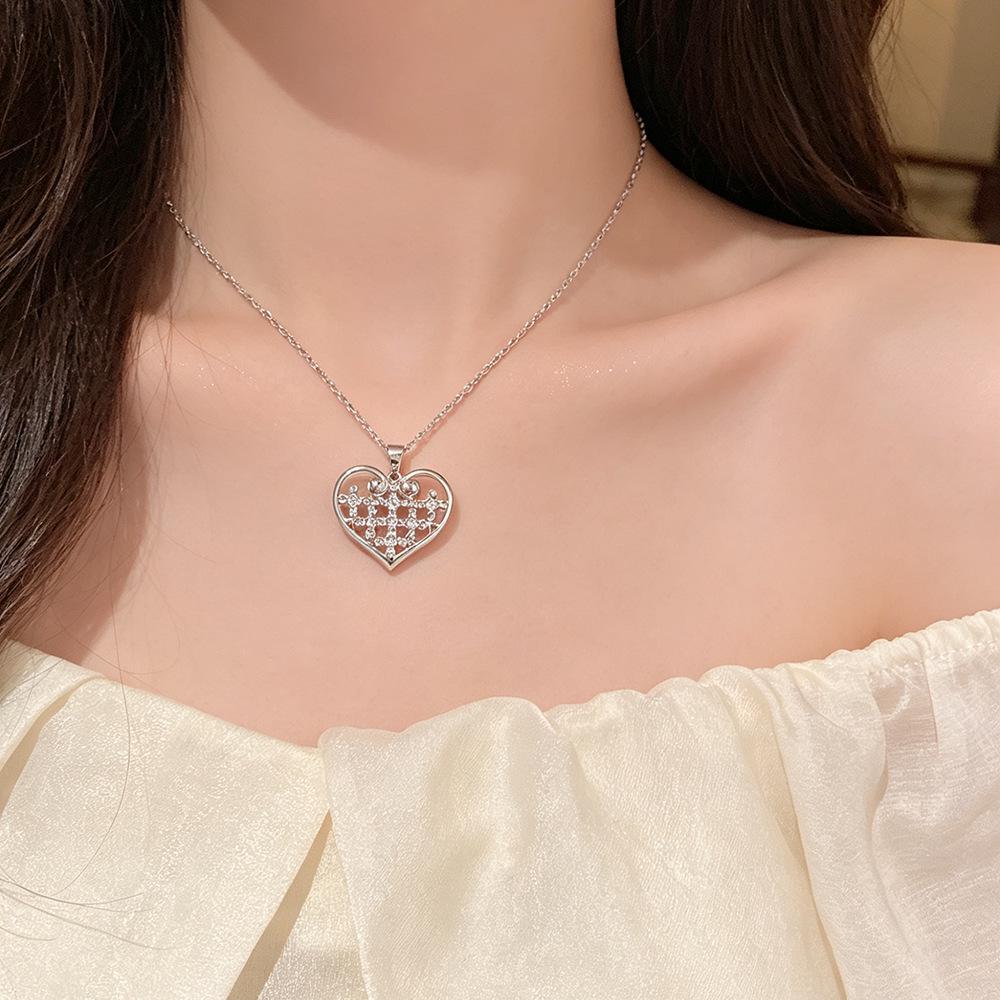Heart Design Full Diamond Clavicle Chain Necklace - Versatile Light Luxury Jewelry