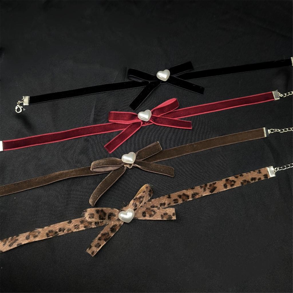 Gothic Velvets Ribbon Choker Necklace with Heart Charm Bowknot Pendant Neckchain Clavicle Chain for Elegant Women