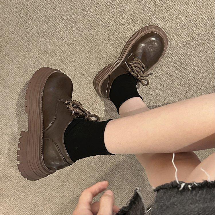 Slipper kleine Lederschuhe Damen Britischer Stil 2025 neu Ein-Pedal Höhenerhöhung braune Plattform jk Einzelschuhe flacher Absatz