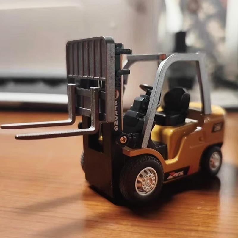 Metal Remote-controlled Alloy Forklift 1/64 Crane Loading Truck Engineering Vehicle Tabletop Toys Model Collection Gift for Boys
