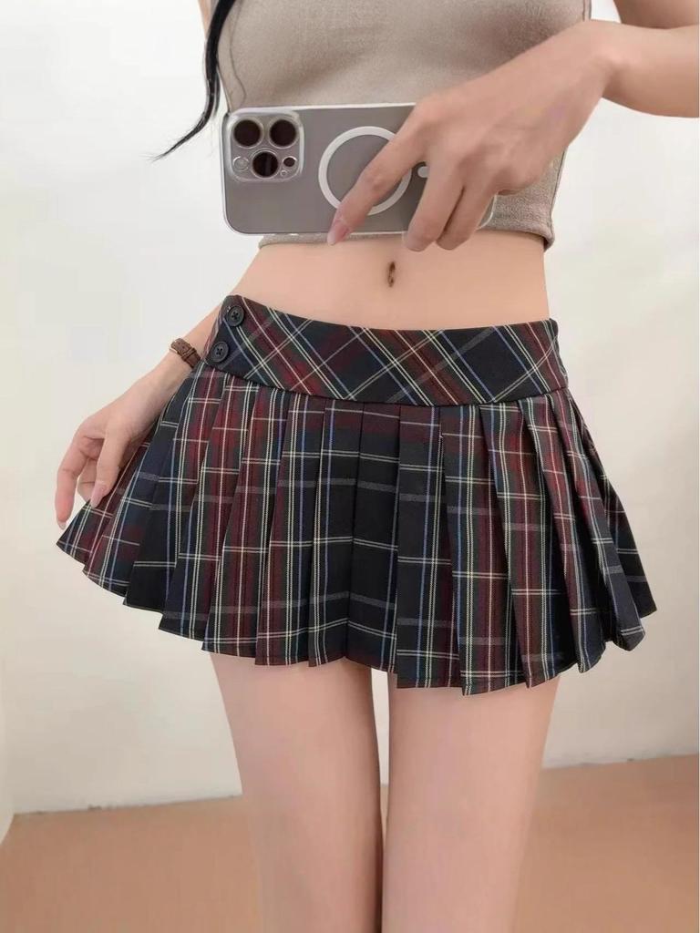 Women's Slim-Fit Low-Waist Pleated Plaid Mini Skirt with Button-Up Slit - Autumn Anti-Exposure Design