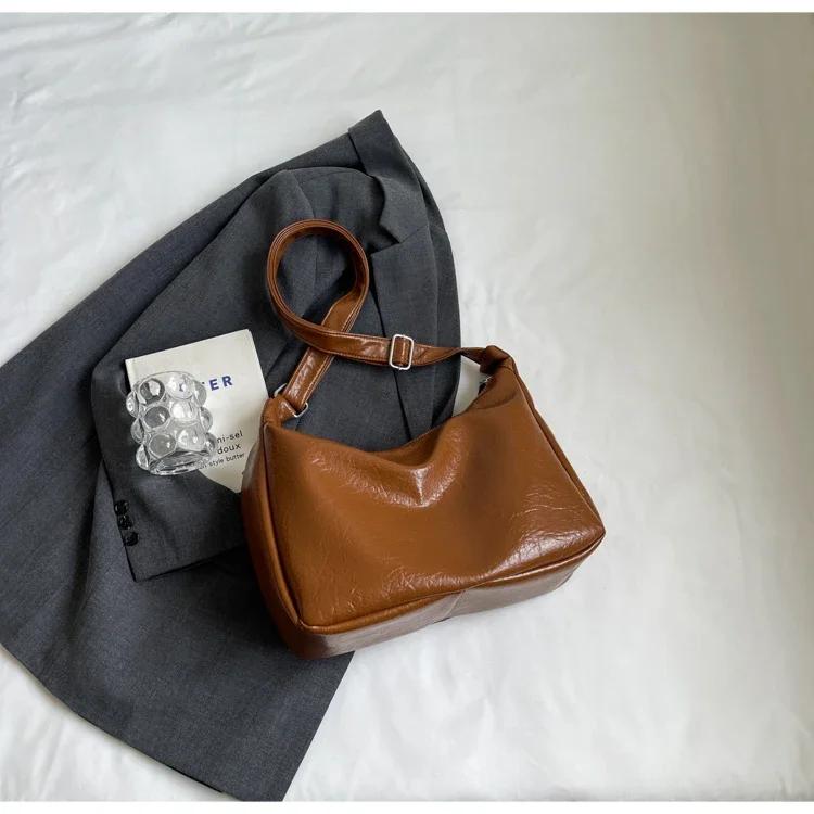 Casual soft material  retro large capacity bag autumn new classic atmospheric exquisite all-match women's bag