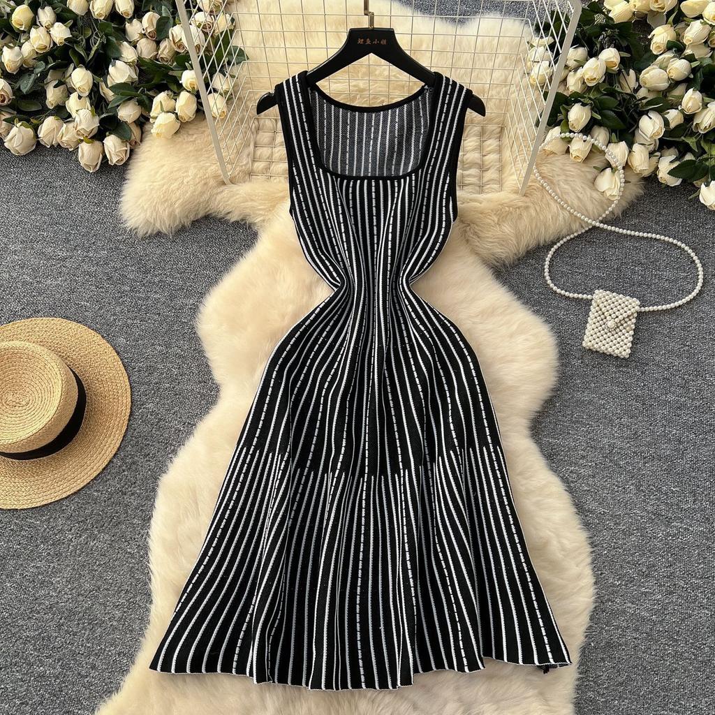 High-end niche square neck sleeveless striped knitted dress for women's summer waist and thin a-word sweater vest skirt