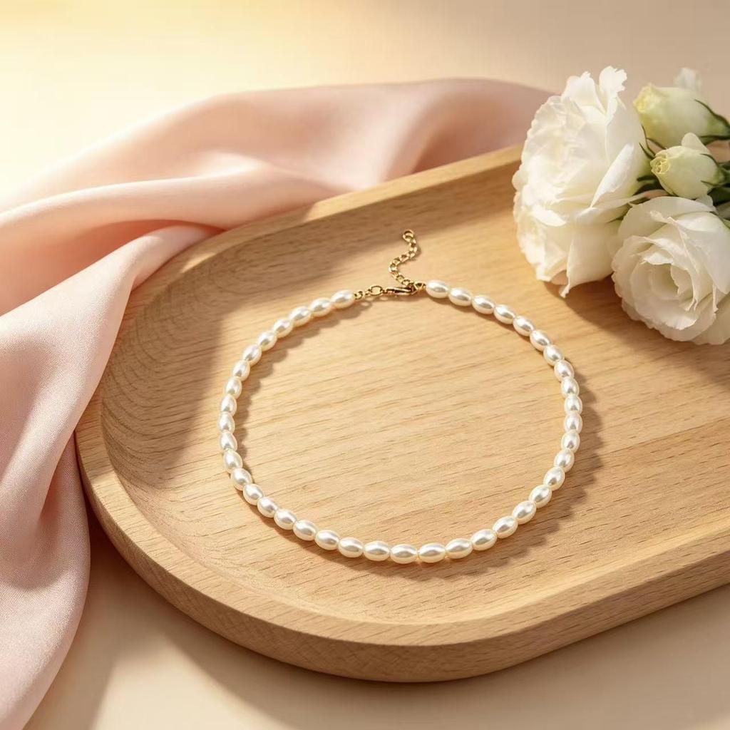 European & American Fashion Glass Pearl Necklace - Simple, Versatile, High-End Clavicle Chain for Women.