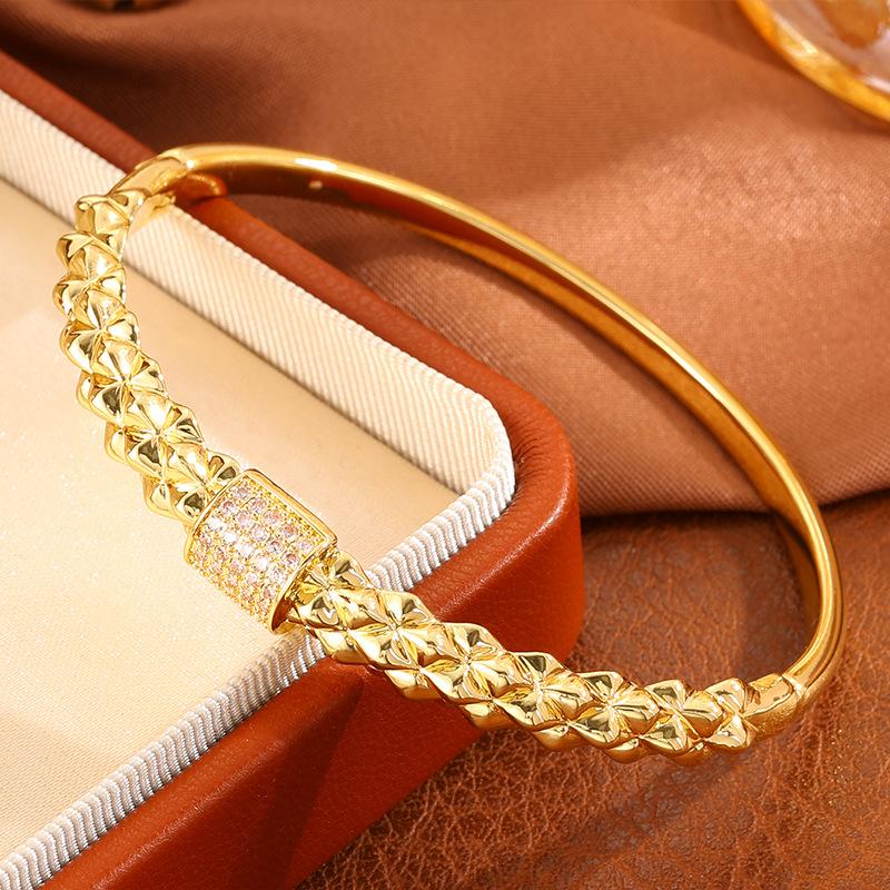 Buckle Bracelet Women s Fashion Light Luxury High-end Bracelet One Size(18CM~21CM)