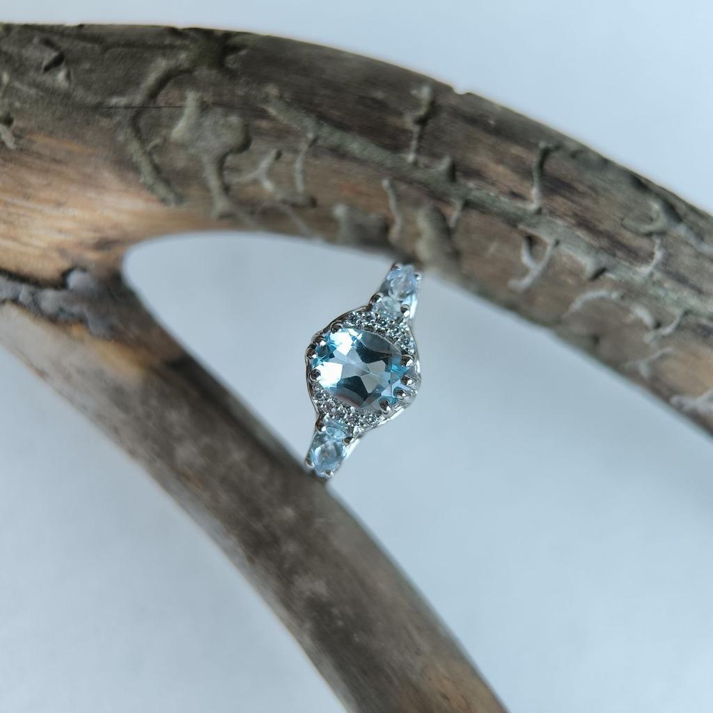 Silver Ring with Natural Topaz 2.048ct, Item Weight 2.91 G (2188278)