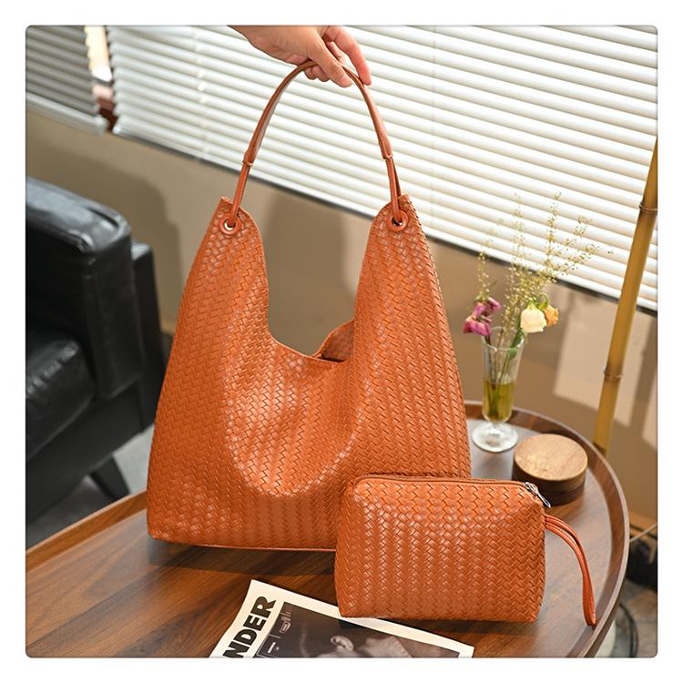 Women's 2025 Retro Large Capacity Woven Shoulder Tote Bag - New Fashion, Commute Style.