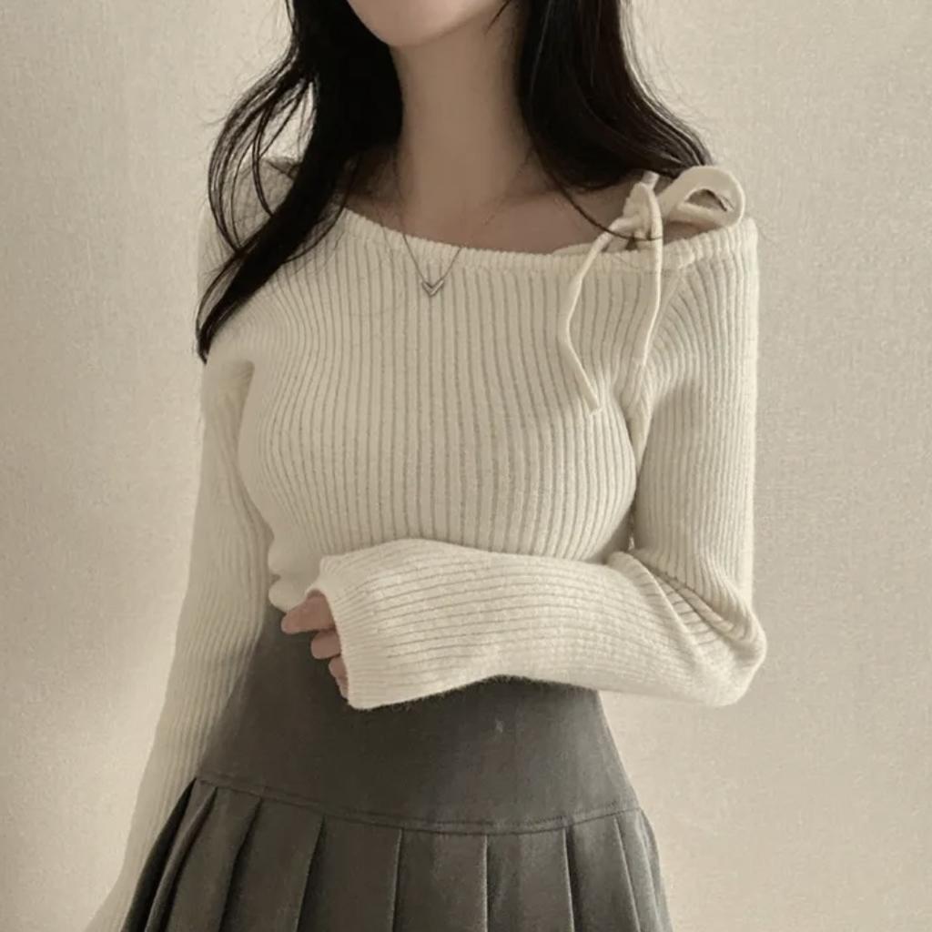 Korean Early Autumn Womens Knit Sweater Asymmetric Slit Neck Hot Girl Style Tie Detail Knit Top