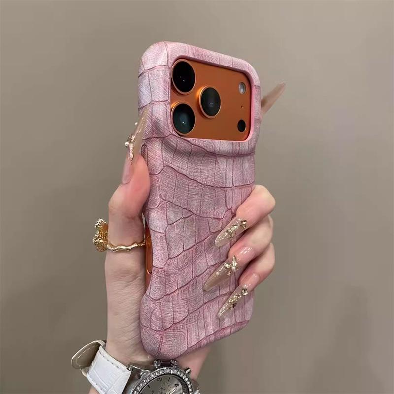 High-End Retro Crocodile Grain Phone Case for iPhone Pro Models 14, 15, 16, 17