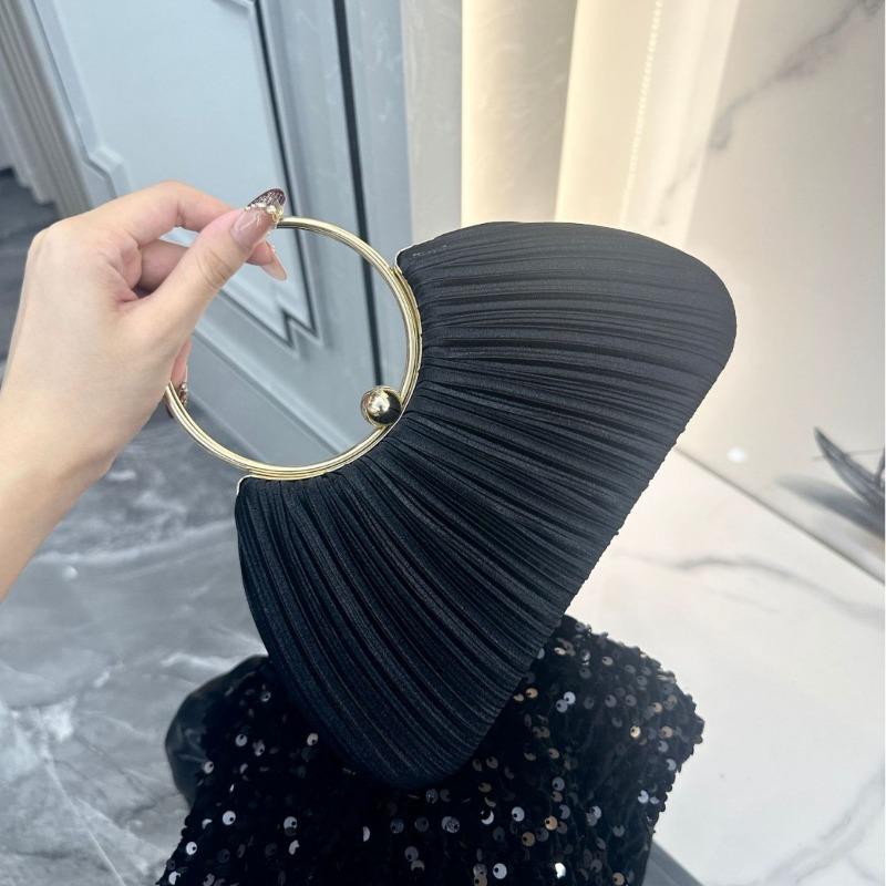

New pleated dinner bag, princess socialite banquet, one shoulder oblique span handbag, handbag, small handbag. Length 22cm * width 6cm * height 18m чорний