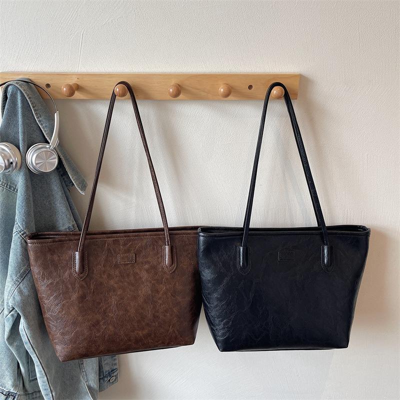 Retro large-capacity bag women's new autumn and winter simple shoulder tote bag college student class handbag