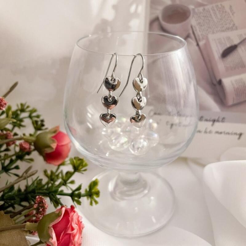 

Mini Three Heart Earrings
