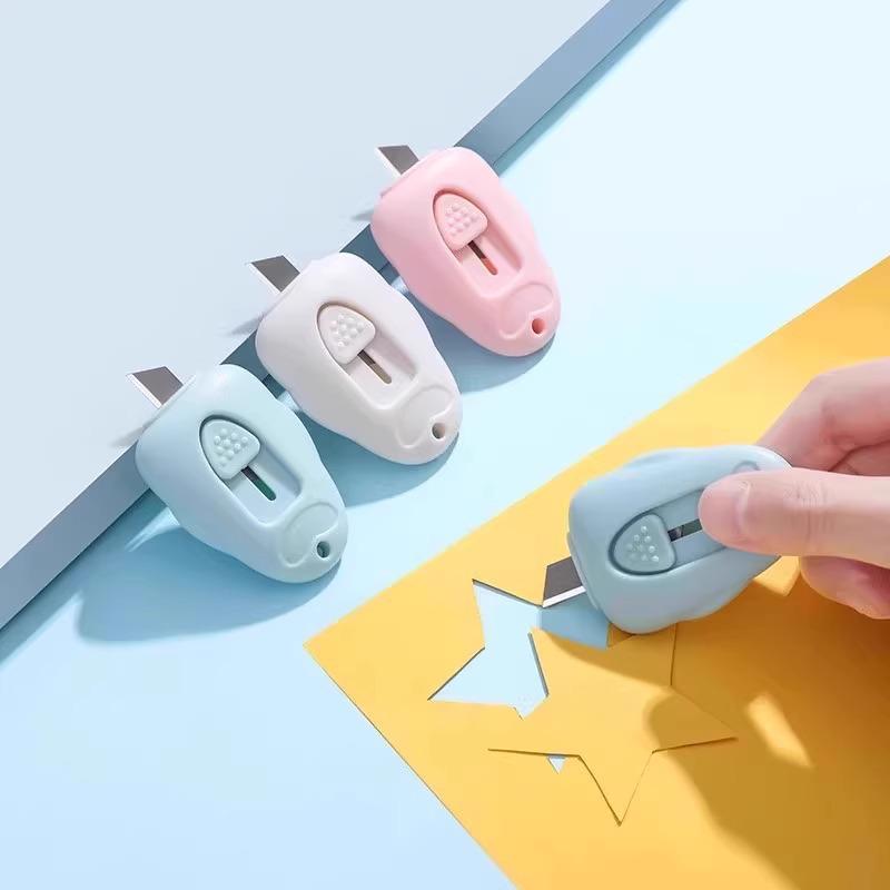 Japanisches Cartoon Mini-Universalmesser – Tragbares Einziehbares Papierschneidemesser & Kistenöffner für Schüler & Büros